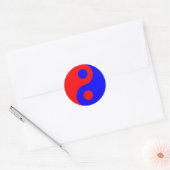 Red and Blue Yin Yang Symbol Runder Aufkleber (Umschlag)