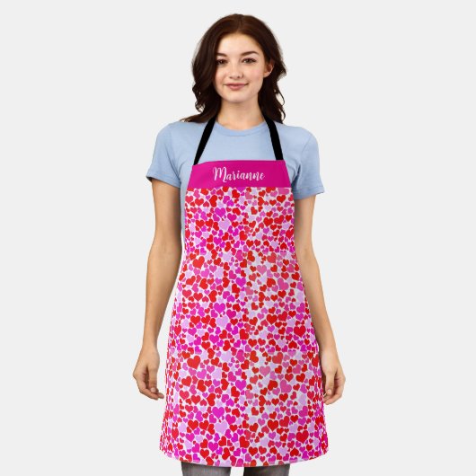 Red and Fuchsia Hearts Schürze (Getragen)