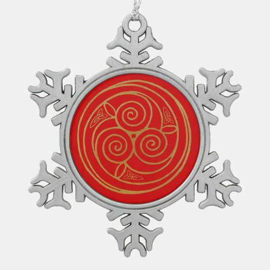 Red and Gold Celtic Mandala Schneeflocken Zinn-Ornament (Vorderseite)