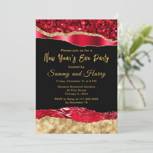 Red and Gold Glam Tränen Silvester Party Einladung (Stehend Vorderseite)