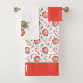 Red and Green Christmas Bulbs Candy Cane Monogram Badhandtuch Set (Insitu)