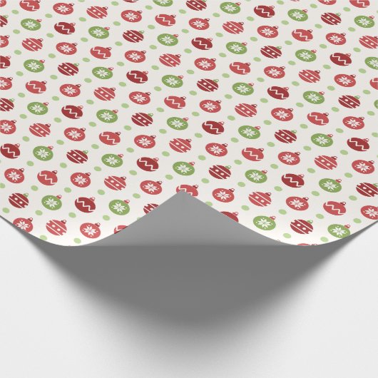 Red and Green Christmas Ornament Pattern Geschenkpapier (Ecke)