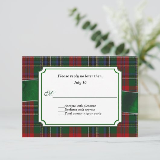 Red and Green MacClain Tartan Wedding RSVP (Stehend Vorderseite)
