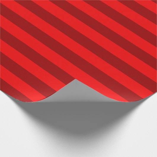 Red and Maroon Stripes Design Geschenkpapier (Ecke)