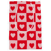 Red and Pink Hearts Checkerboard Valentine's Day Mittlere Geschenktüte (Vorderseite)