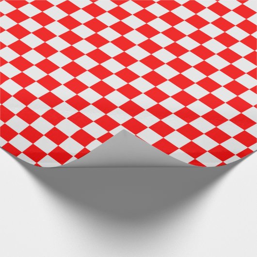 Red and White Classic Checkerboard von STaylor Geschenkpapier (Ecke)