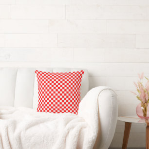 Red and White Classic Checkerboard von STaylor Kissen