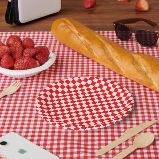 Red and White Classic Checkerboard von STaylor Pappteller (Picknick)