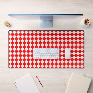 Red and White Diamond Pattern von STaylor Schreibtischunterlage