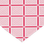 Red and white geometric checkered pattern retro    tischdecke (Schrägansicht)