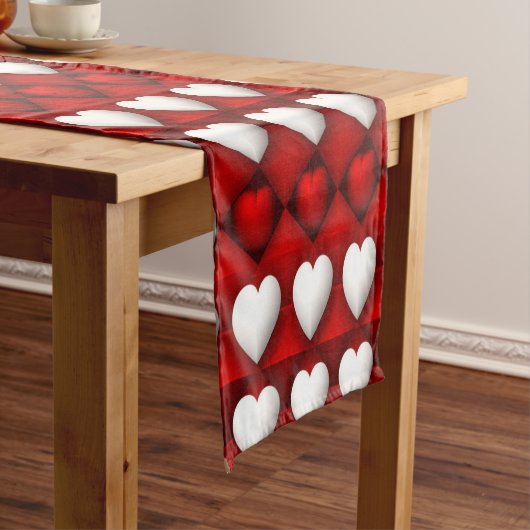 Red And White Heart Pattern Kurzer Tischläufer (Beispiel)