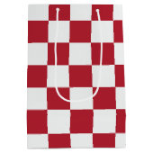 Red and White Retro Check Holiday Mittlere Geschenktüte (Rückseite)