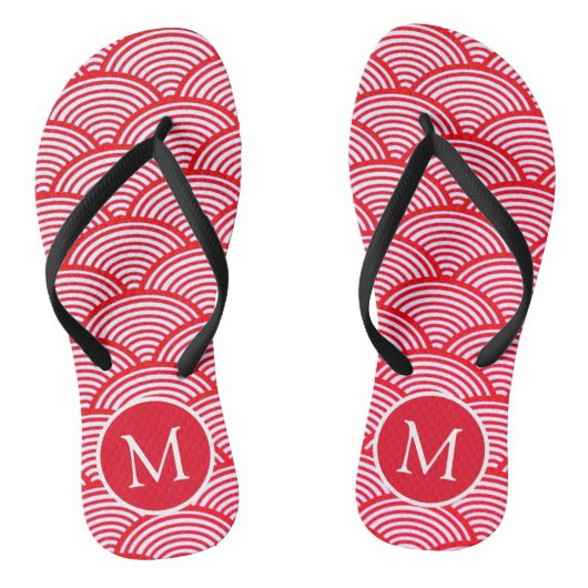 Red and White Scallop Pattern Monogram Badesandalen (Fußbett)