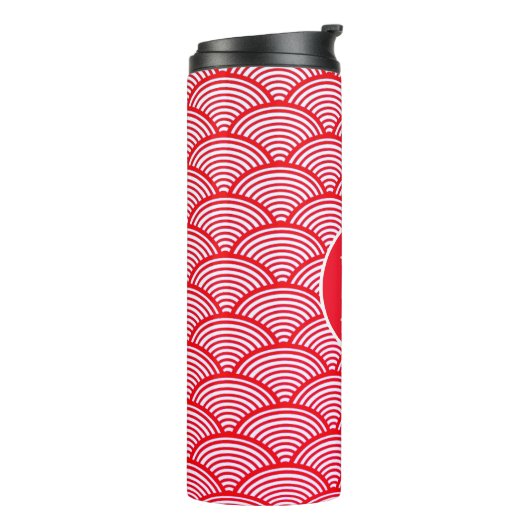 Red and White Scallop Pattern Monogram Thermosbecher (Nach links gedreht)