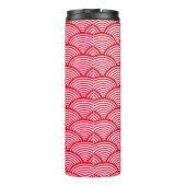 Red and White Scallop Pattern Monogram Thermosbecher (Rückseite)