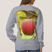 "Red Apple on Tree" Niedliches Foto. Jetzt kaufen Sweatshirt (Rückseite)