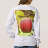 "Red Apple on Tree" Niedliches Foto. Jetzt kaufen Sweatshirt (Rückseite)