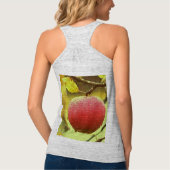 "Red Apple on Tree" Niedliches Foto. Jetzt kaufen Tank Top (Rückseite)
