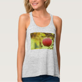 "Red Apple on Tree" Niedliches Foto. Jetzt kaufen Tank Top (Vorderseite)