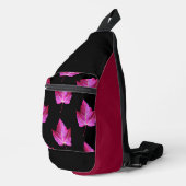 Red Autumn Maple Leaf Pattern on Black Background Crossbody Bag (Rechte Ecke)