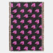 Red Autumn Maple Leaf Pattern on Black Background Decke (Vorderseite Vertikal)