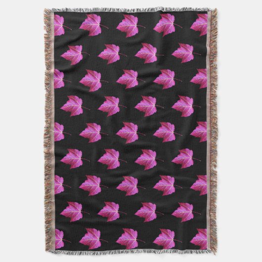 Red Autumn Maple Leaf Pattern on Black Background Decke (Vorderseite Vertikal)