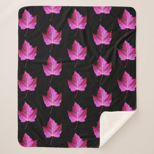 Red Autumn Maple Leaf Pattern on Black Background Sherpadecke (Vorderseite)