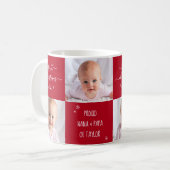 Red Baby First Christmas Großeltern 2 Foto Name Kaffeetasse (Vorderseite Links)