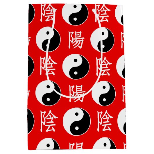 Red Background Chinesisches Yinyang-Muster Mittlere Geschenktüte (Vorderseite)