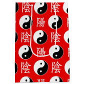 Red Background Chinesisches Yinyang-Muster Mittlere Geschenktüte (Rückseite)