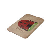 Red Barn Bath Mat Badematte (Schrägansicht)
