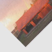 Red Barn Bathed in einem Regenbogen Seidenpapier (Ausschnitt)