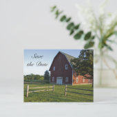 Red Barn with Fence Country Hochzeit Save the Date Ankündigungspostkarte (Stehend Vorderseite)