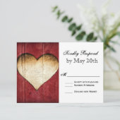Red Barn Wood Heart Country Wedding RSVP Cards (Stehend Vorderseite)