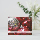 Red Baubles Postkarte "Frohe Weihnachten" (Stehend Vorderseite)
