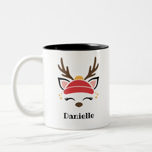 Red Beanie Reindeer Face Personalisierter Name Hol Zweifarbige Tasse (Links)
