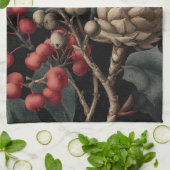 Red Berries and Exotic Seed Pods on Black Geschirrtuch (Gefaltet)