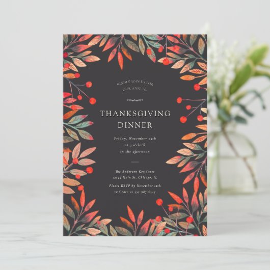 Red Berries & Blätter Custom Erntedank Dinner Einladung (Stehend Vorderseite)