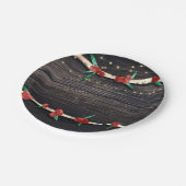 Red Berries Branches & Lights Rustic Holiday Party Pappteller (Schrägansicht)