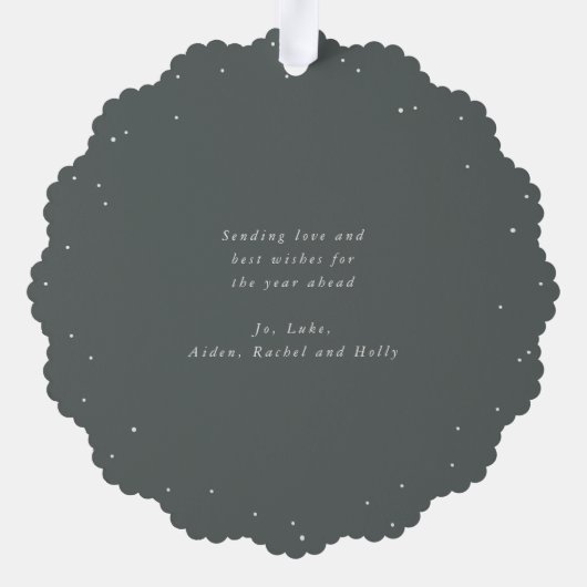 Red Berries + Eucalyptus Christmas Wreath Photo Ornament Karte (Rückseite)