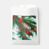 Red Berries Green Pines Frohe Weihnachten Geschenktütchen (Vorderseite)