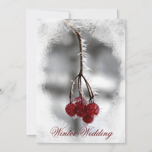 Red Berries mit Frost Winter Wedding Einladung (Vorderseite)