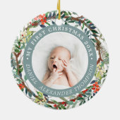 Red Berries Pine Needle Wreath Baby 1. Weihnachten Keramik Ornament (Hinten)