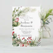 Red Berries Pine Wreath Wedding Couples Dusche Einladung (Stehend Vorderseite)