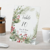 Red Berries Pine Wreath Wedding Tischnummer Sockelschild (In SItu)
