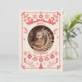 Red Berry Baby First Christmas Feiertagskarte (Stehend Vorderseite)