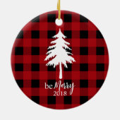 Red Black Buffalo Kariert Evergreen Tree Sei froh Keramik Ornament (Hinten)