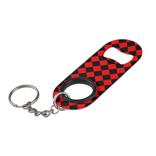 Red Black Checker Diamond Pattern Mini Flaschenöffner (Vorderseite Schrägansicht)
