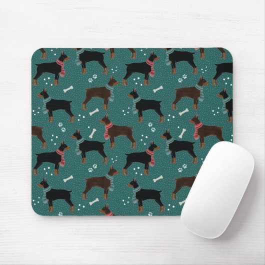 Red & Black Dobermans in Scarves Wintermuster Mousepad (Mit Mouse)