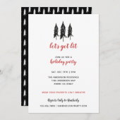 Red & Black Evergreen Tree Pattern Urlaubsparty Einladung (Vorne/Hinten)